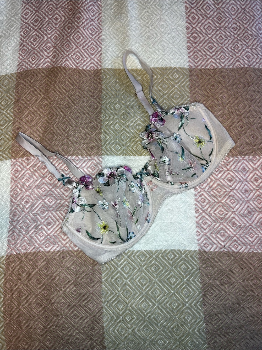 Victoria's Secret Cream Blush Floral Embroidered Underwire Bra